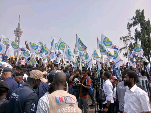 Marche: Accusations de répression et défense de la police relancent le débat sur les droits humains.