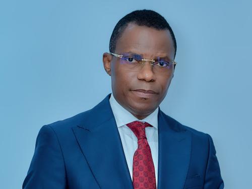 Célébration du 107 anniversaire de l'Armistice : Eliezer Ntambwe rend hommage aux anciens combattants congolais engagés dans la Ière guerre mondiale.