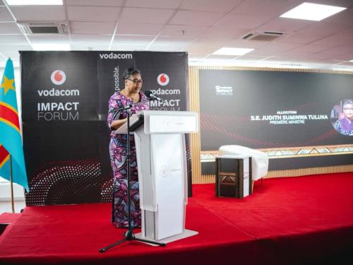 Numérique : Judith Suminwa appelle le privé à investir pour connecter les 145 territoires.