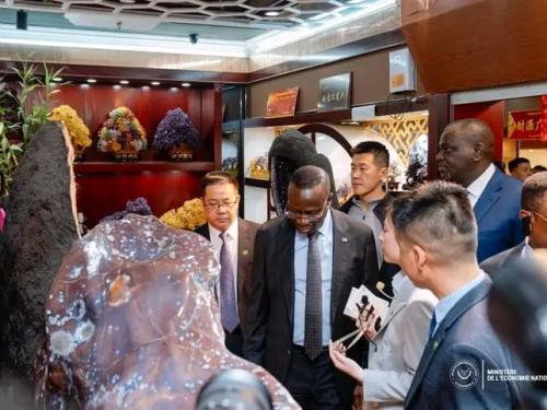 Le VPM de l'économie Daniel Mukolo Samba séjourne en Chine pour une mission de service